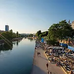 Live Centrally In A Spacious And Modern Apartment In Vienna