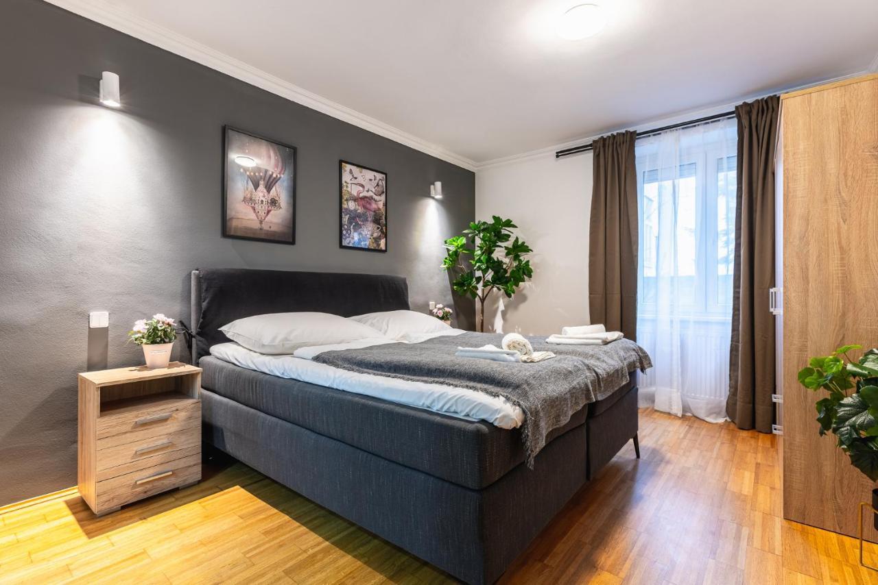 Live Centrally In A Spacious And Modern In * Viena