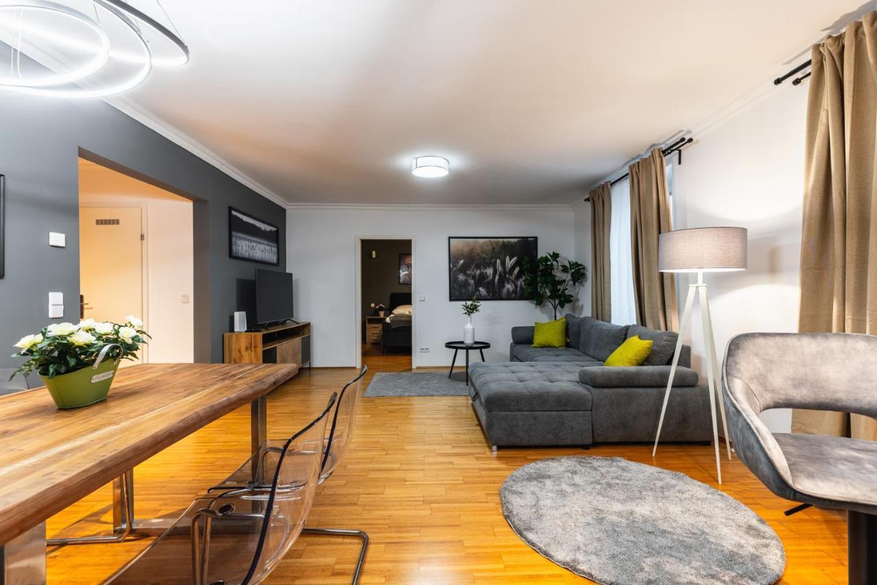 Live Centrally In A Spacious And Modern In * Viena